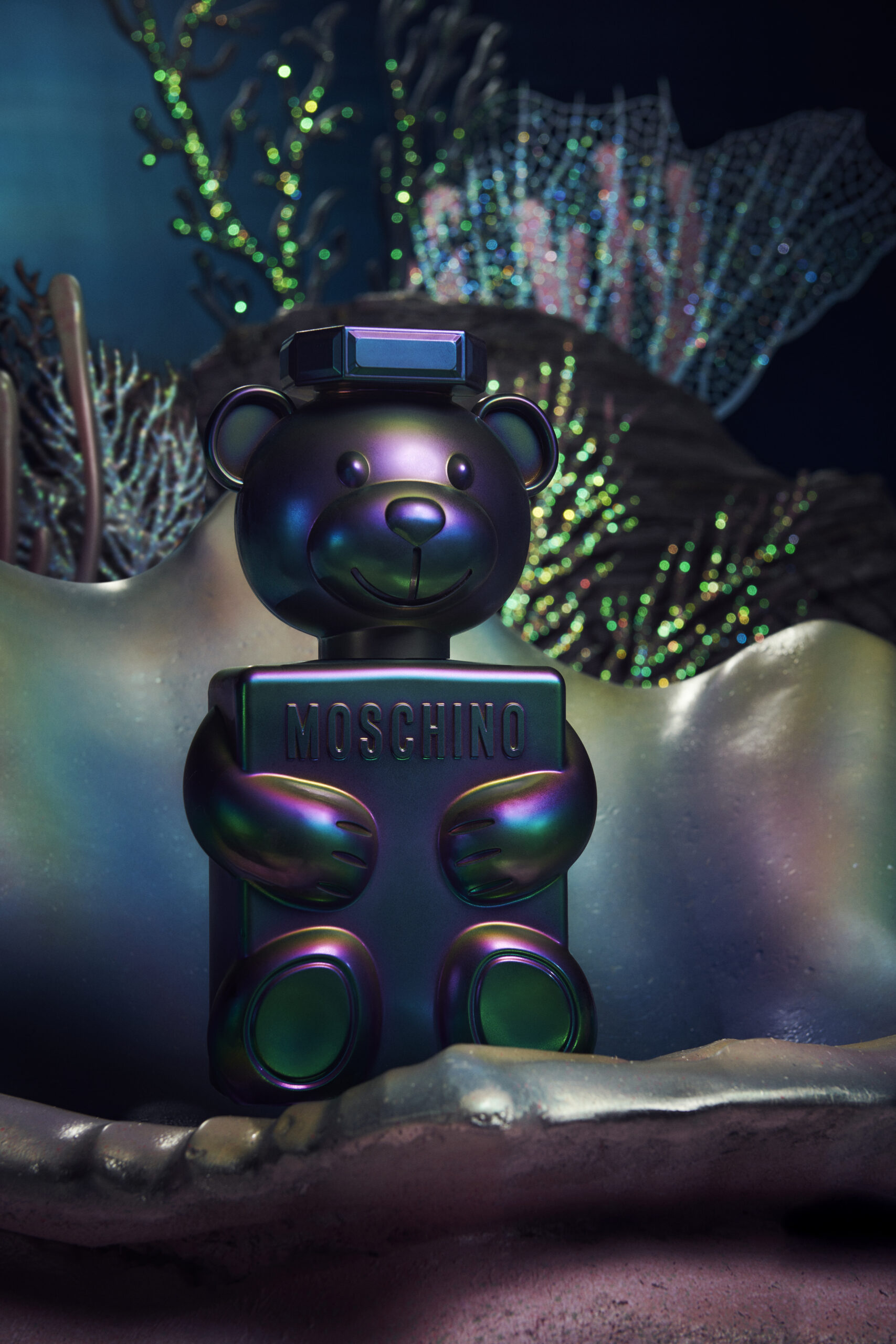 220913_MOSCHINO-TOY-2-PEARL-STILLS-CAMPAIGN_Big-Bottle_0019_B